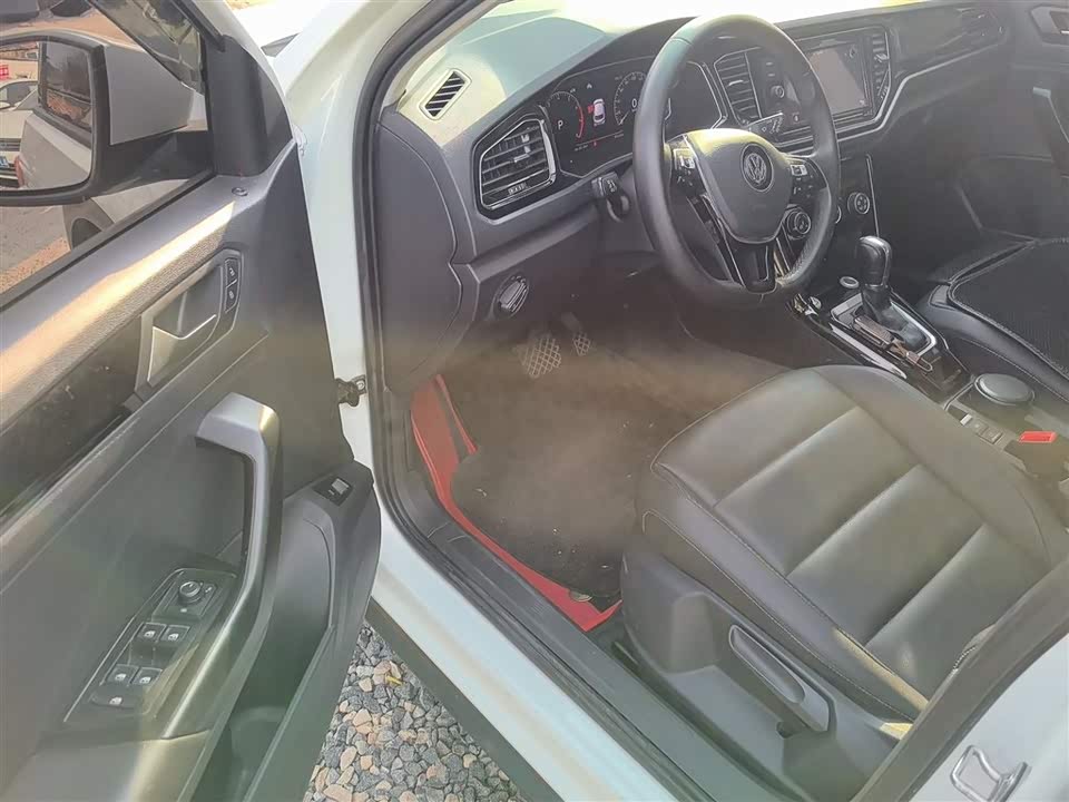 Volkswagen T-ROC exploring Songs