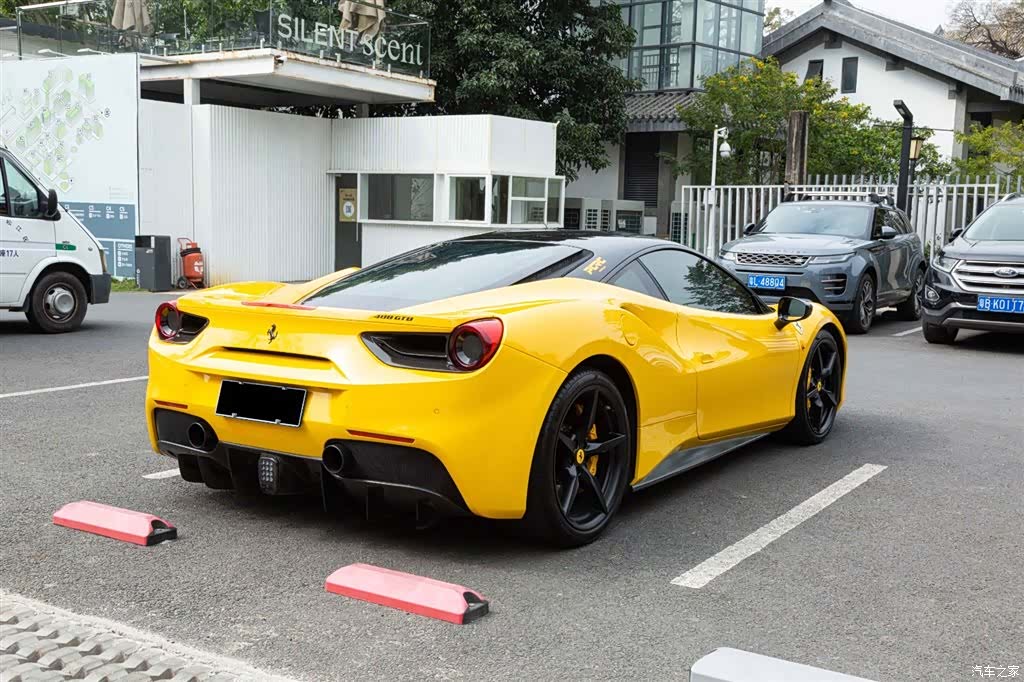 Ferrari 488, 2018 7