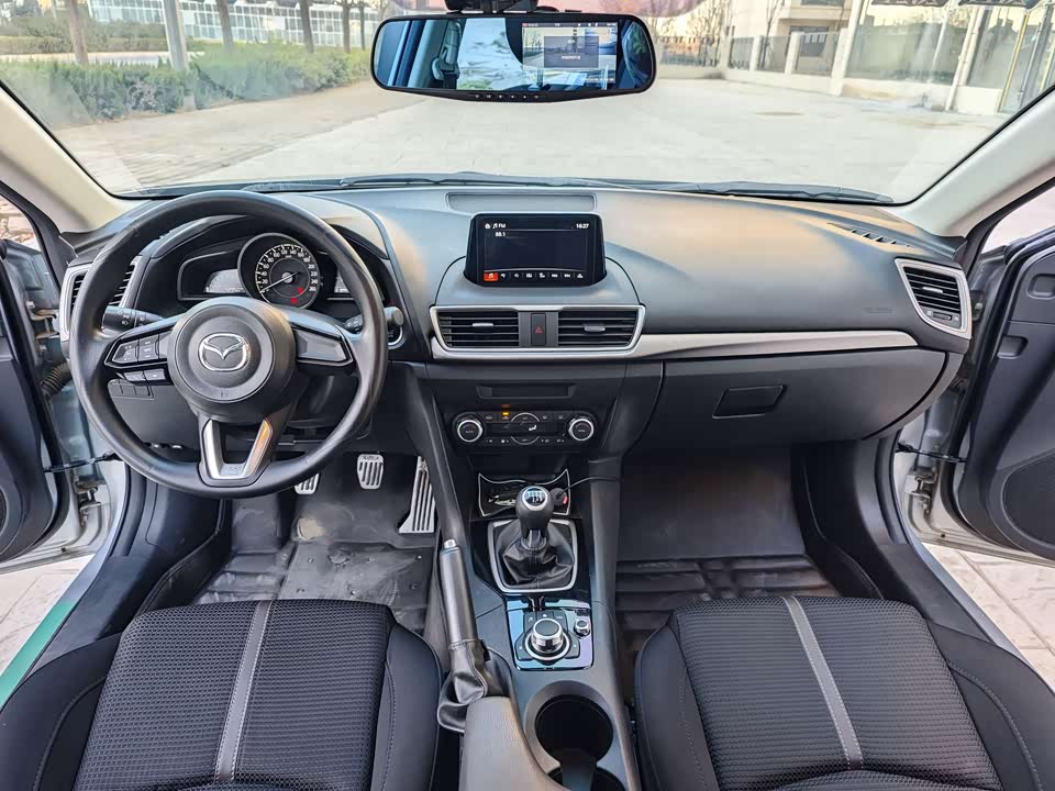 Mazda 3 Angkesaila