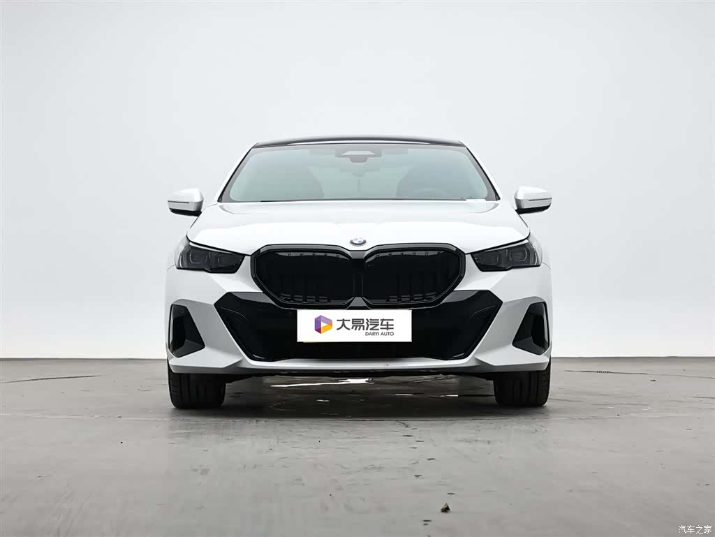 BMW 5 Series, 2026 2