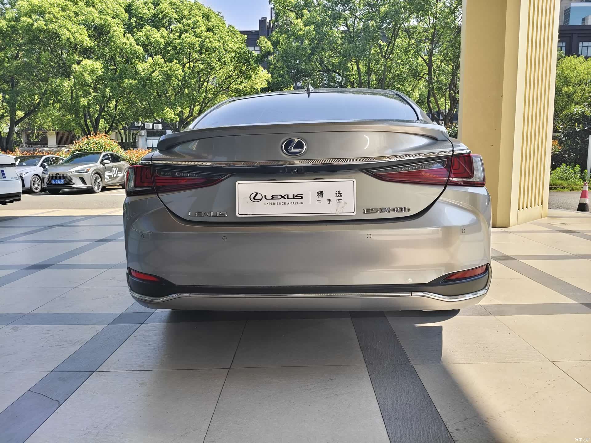 Lexus ES, 2019 8