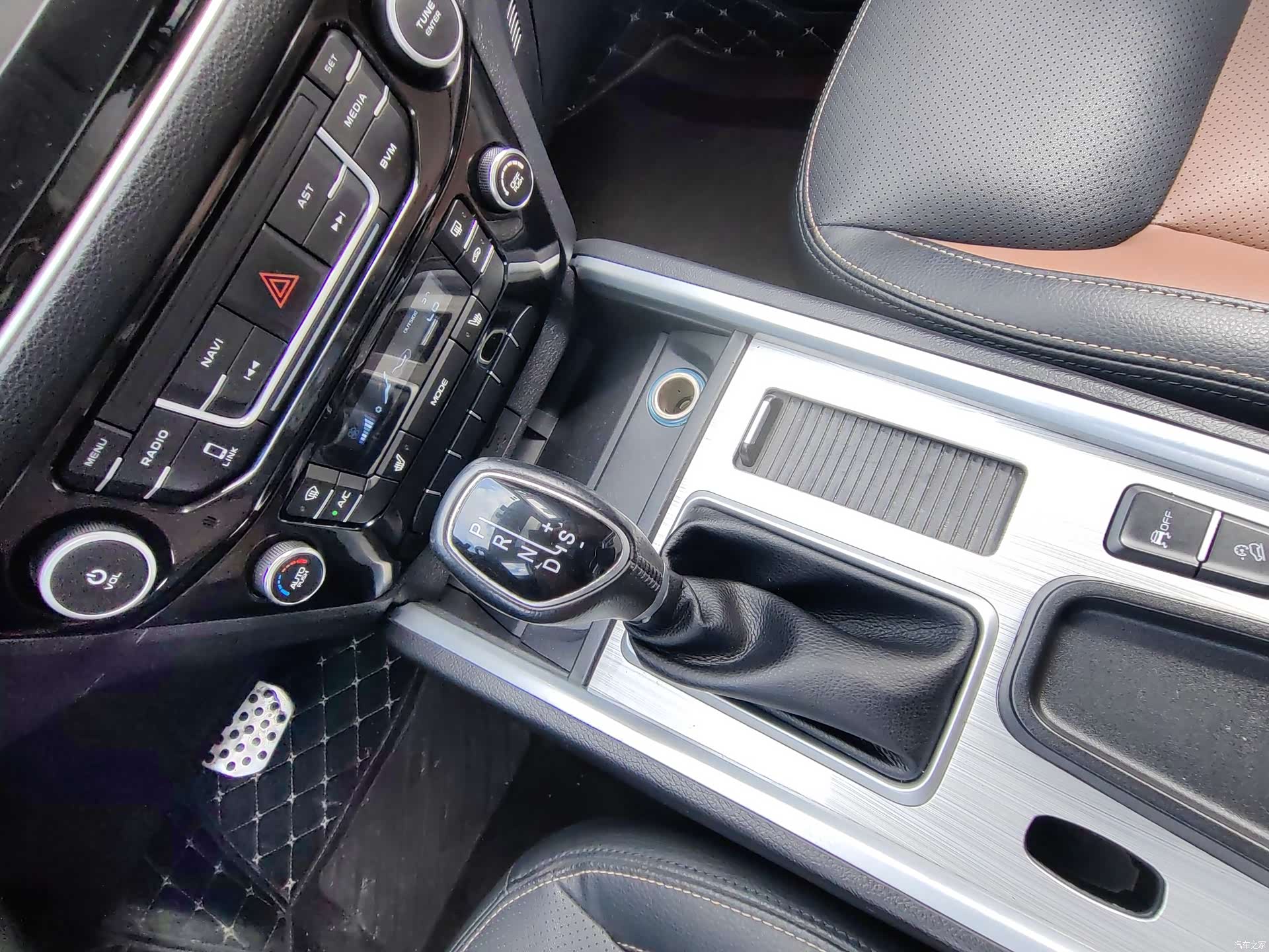 Geely X6, 2018 17