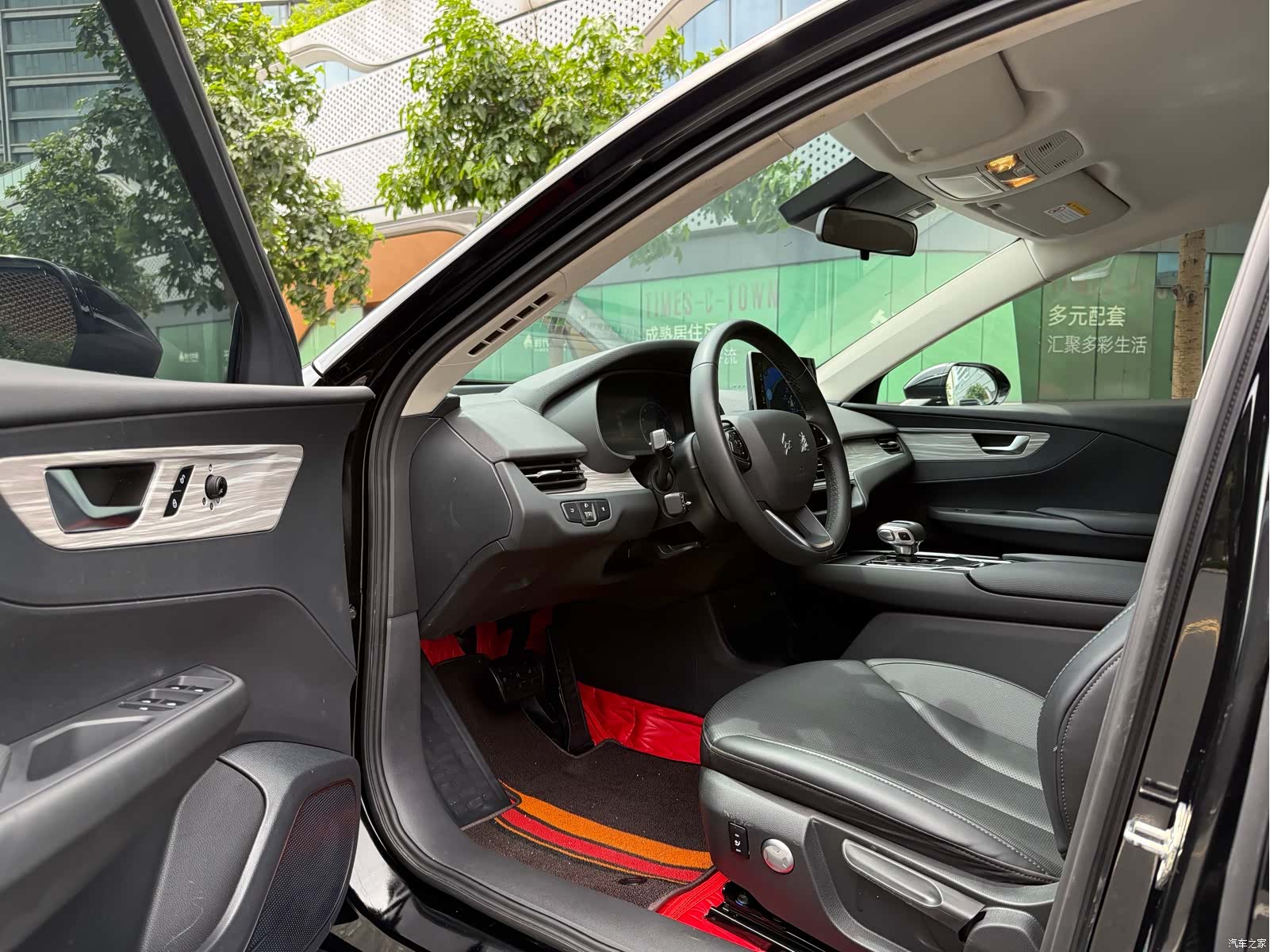 Hongqi QM5, 2025 10