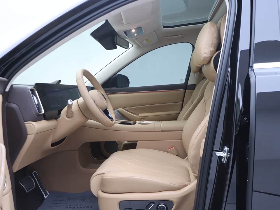 AITO Ask the world M8