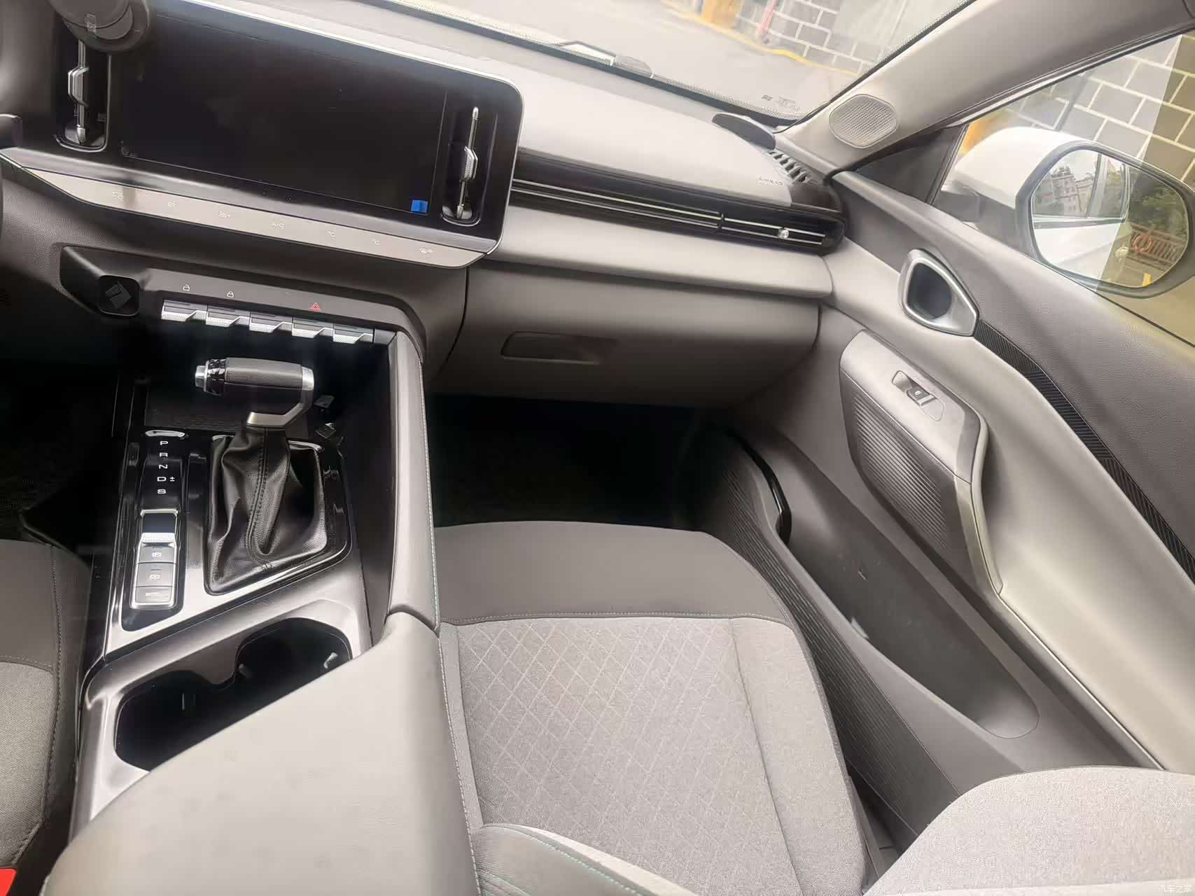 Wuling RC-5, 2022 18