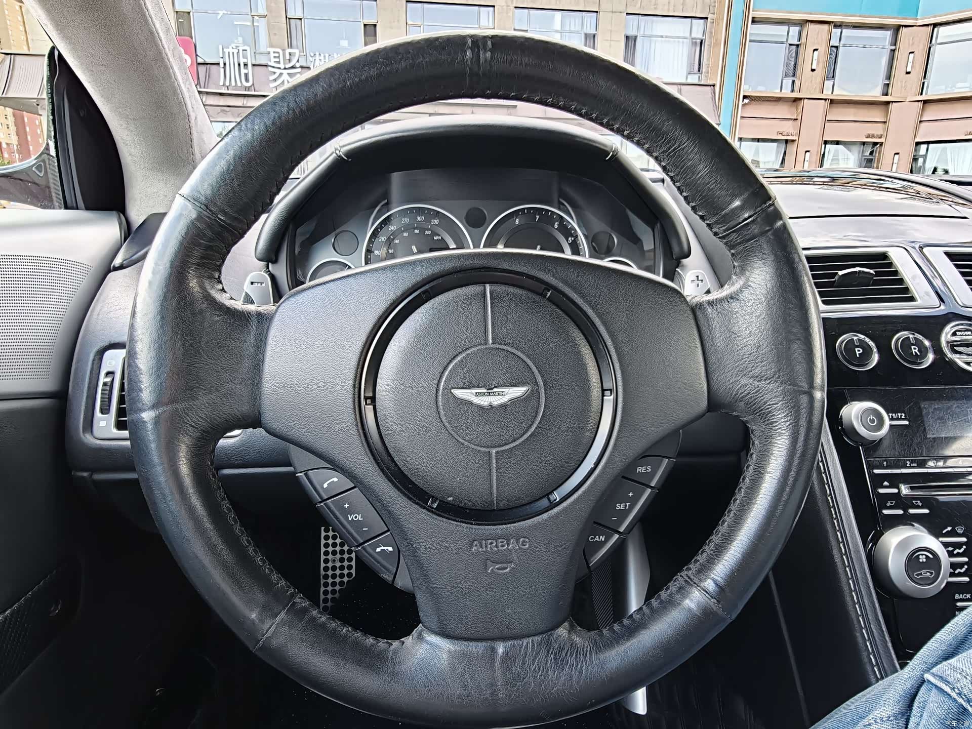 Aston Martin DBS, 2009 15