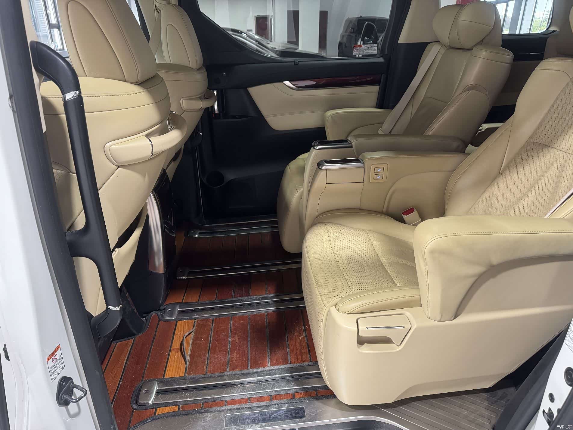 Toyota Alphard, 2017 8
