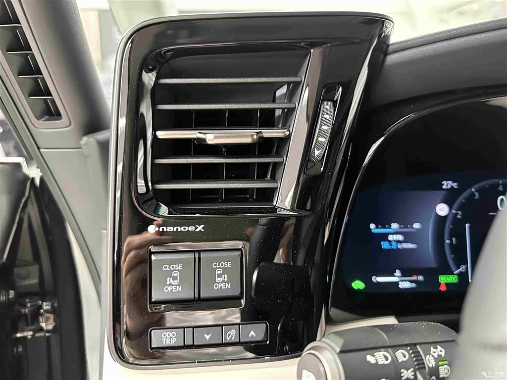 Lexus LM, 2026 6