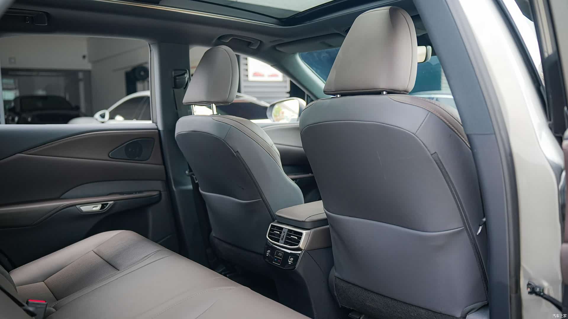 Lexus RX, 2023 13