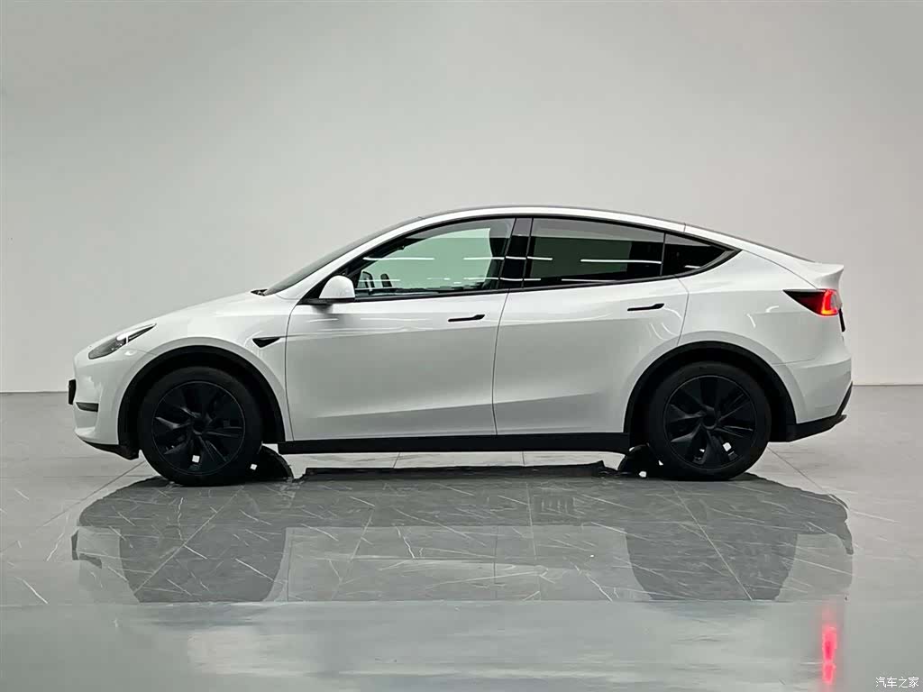 Tesla Model Y, 2025 3