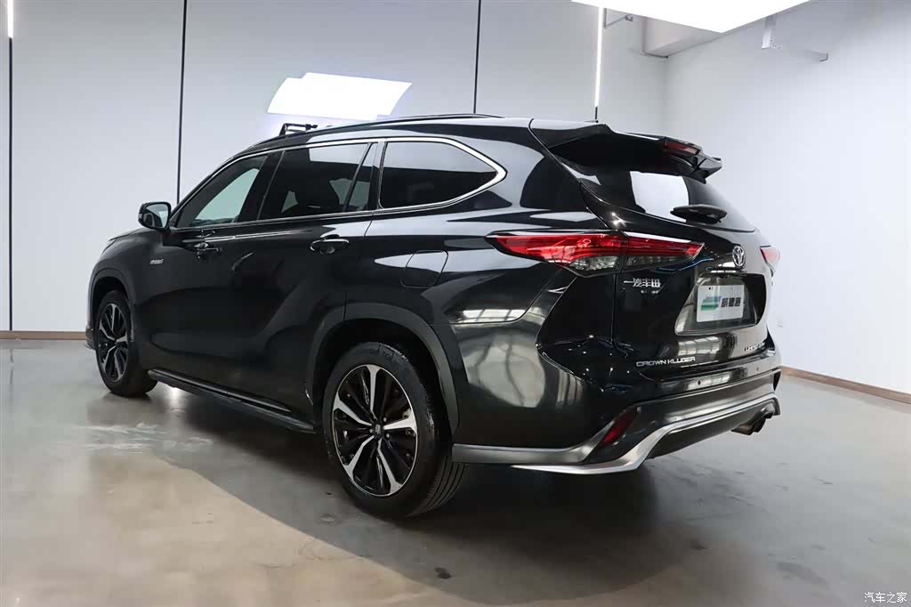 Toyota Crown, 2022 3