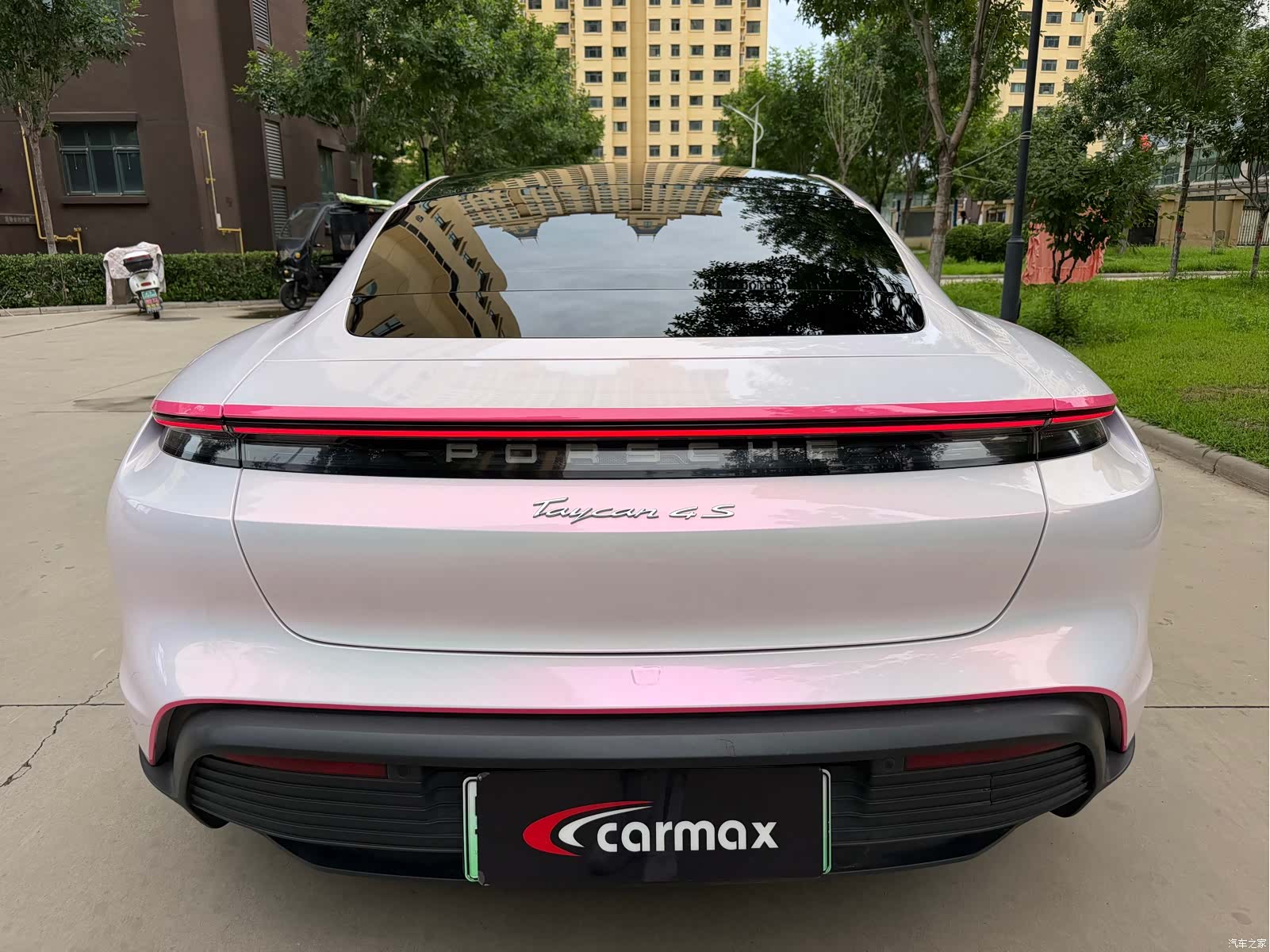 Porsche Taycan, 2021 10