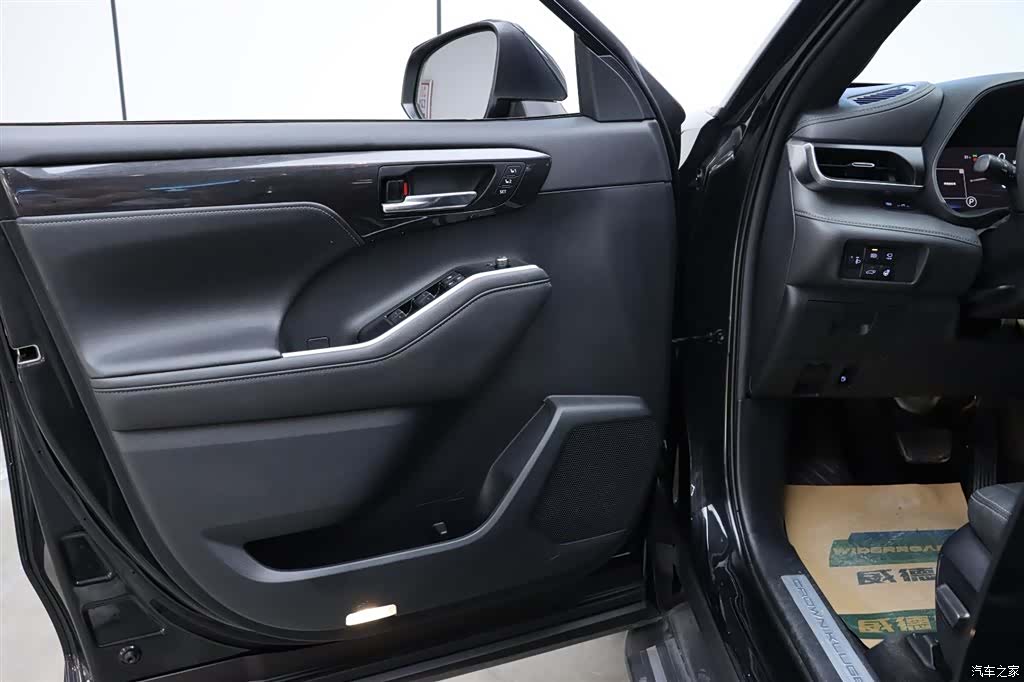 Toyota Crown, 2022 7