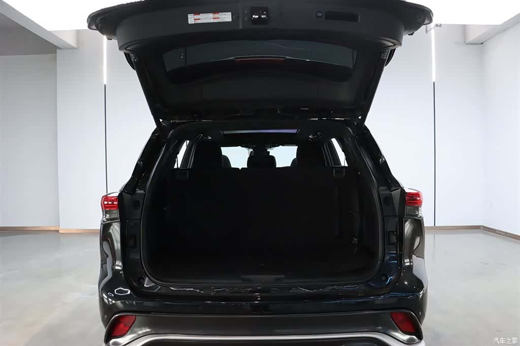 Toyota Crown, 2022 23