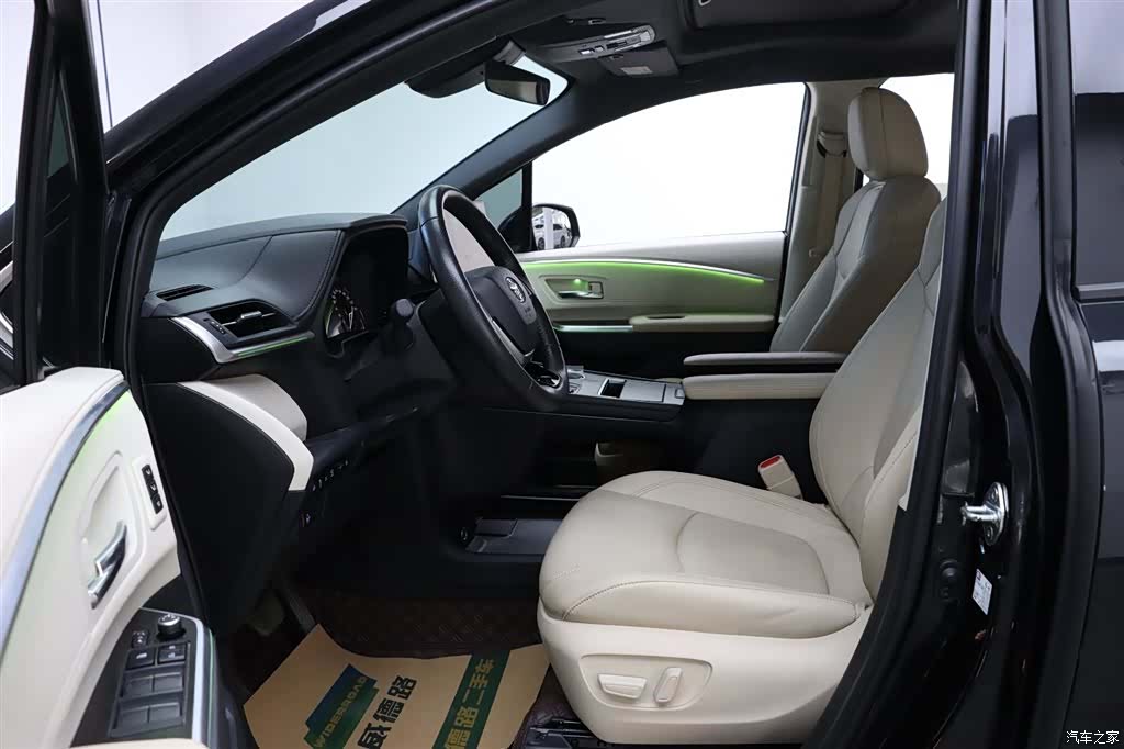 Toyota Granvia, 2023 13