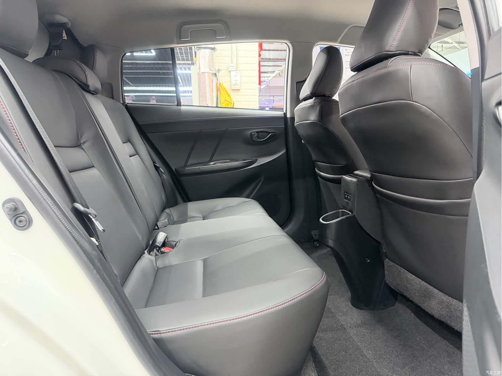 Toyota YARiS L, 2022 21