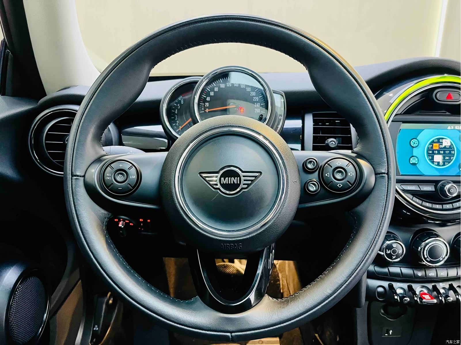 Mini ONE, 2021 10