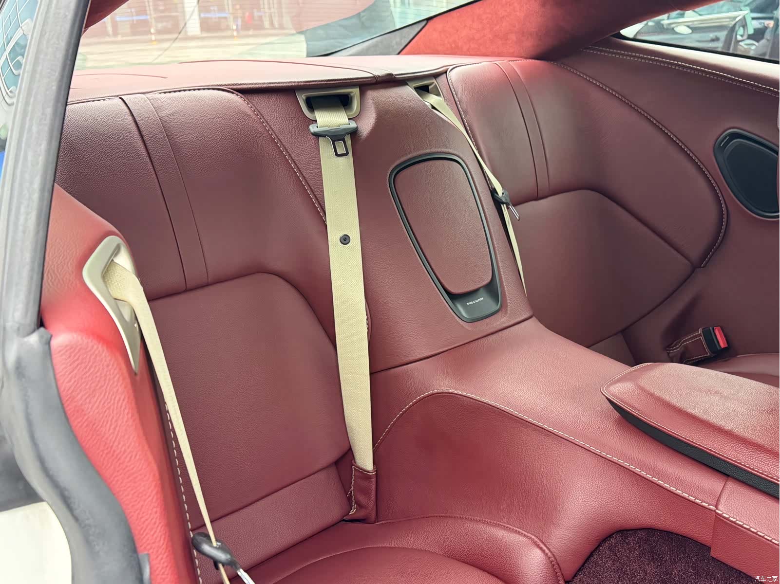 Aston Martin DB11, 2017 15