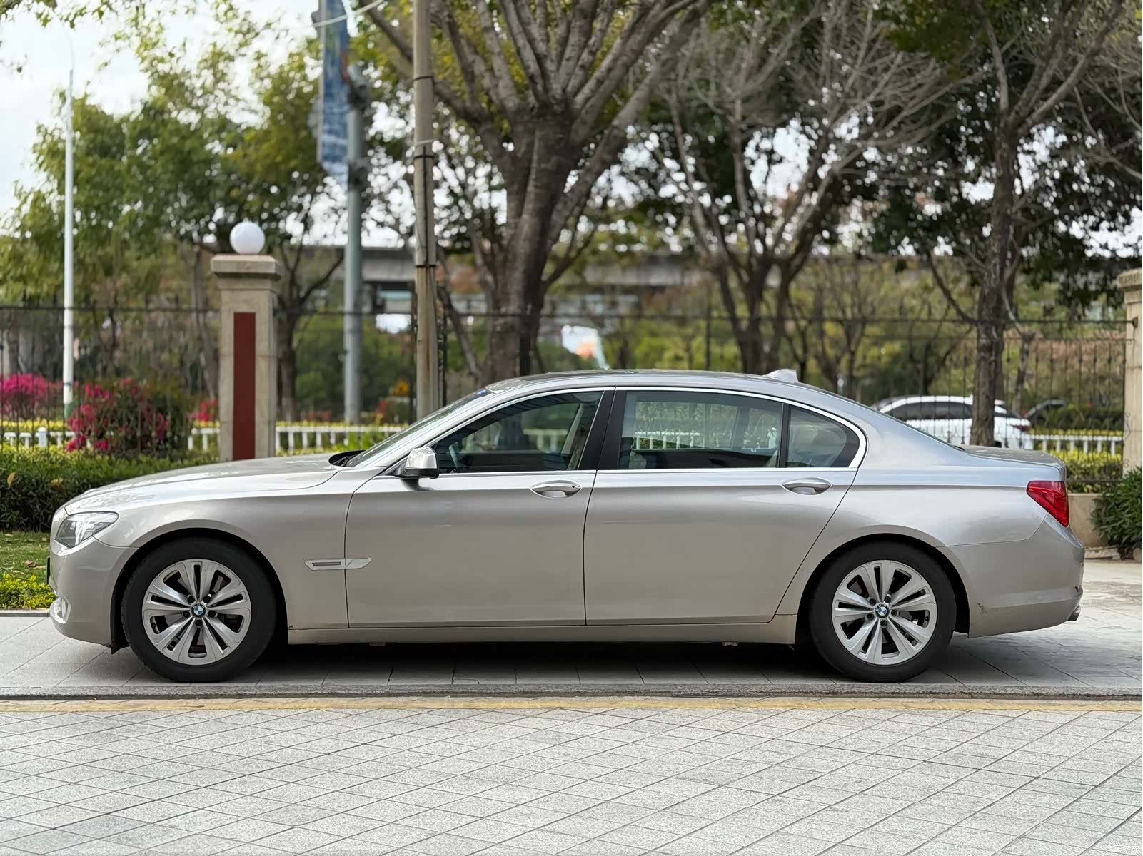 BMW 7 Series, 2011 7