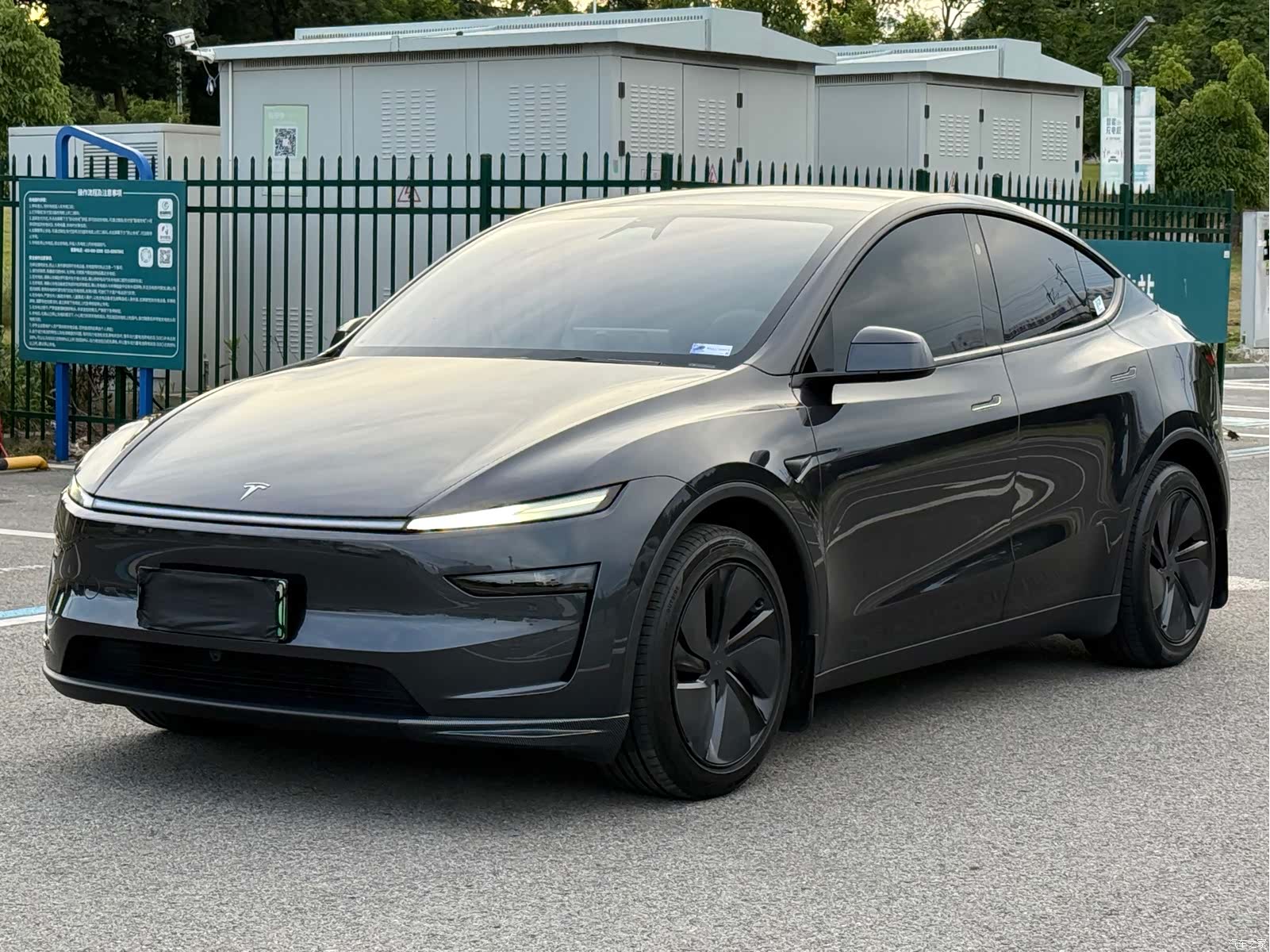 Tesla Model Y, 2025 1