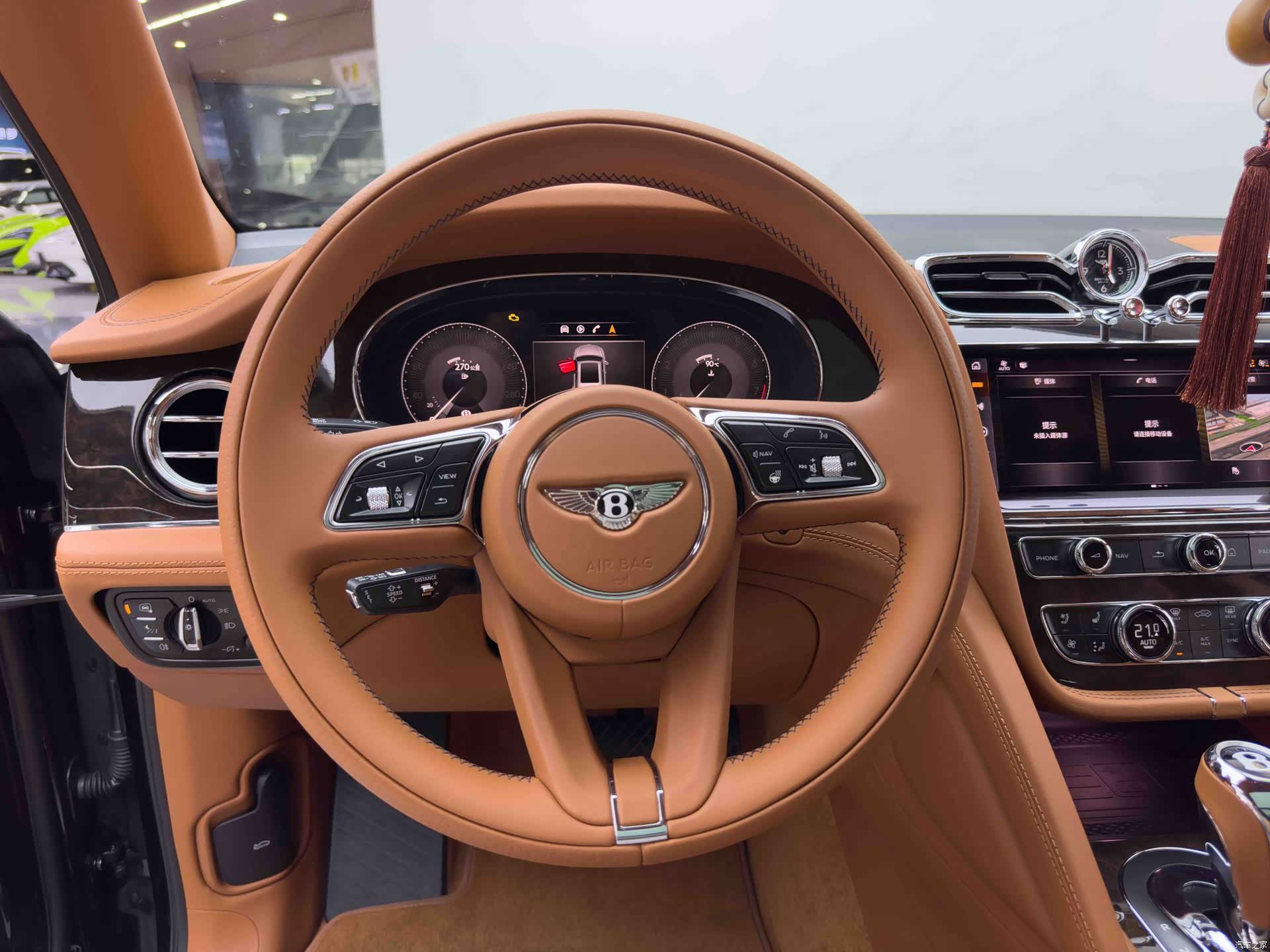 Bentley Bentayga, 2022 18