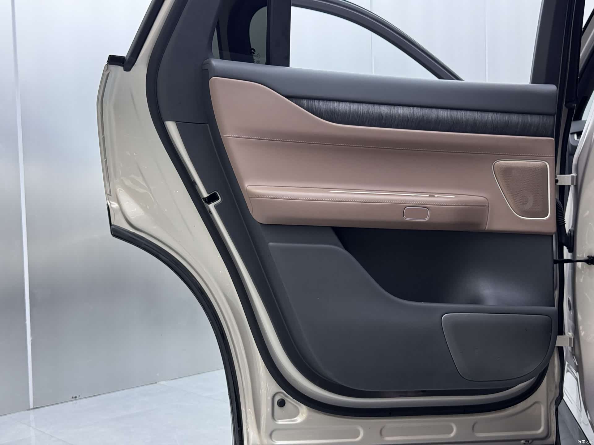 NIO ES8, 2023 23