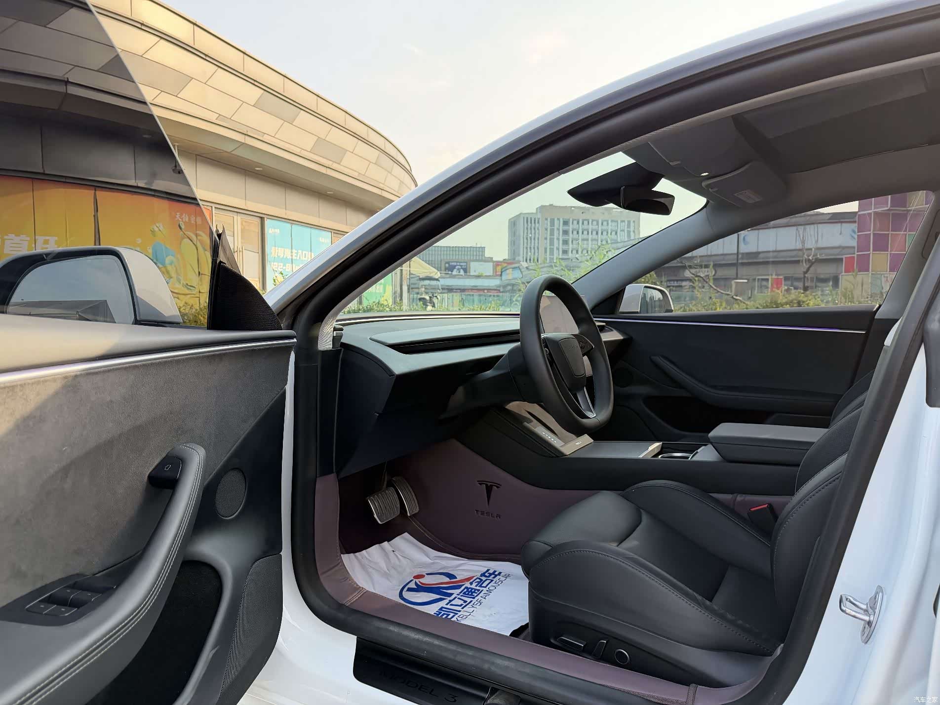 Tesla Model 3, 2025 10