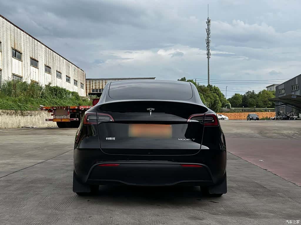 Tesla Model Y, 2024 9