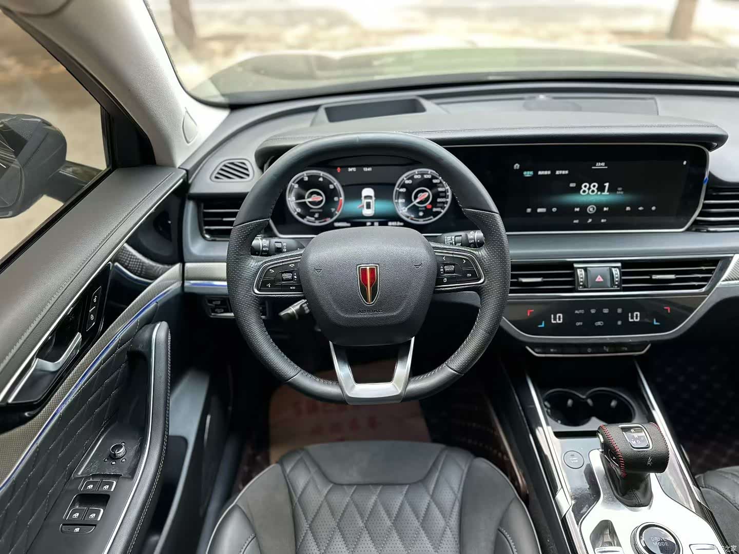 Hongqi HS5, 2021 3