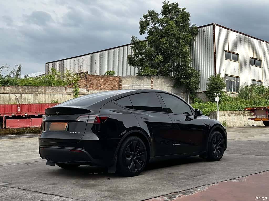 Tesla Model Y, 2024 10