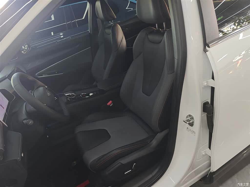 Geely Boyue, 2023 15