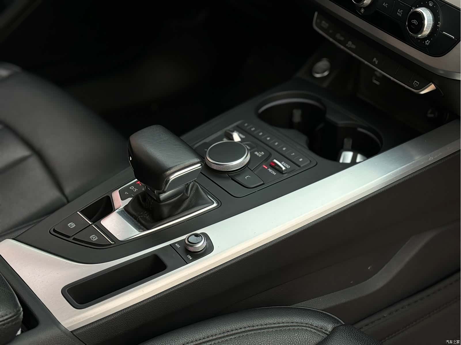 Audi A4L, 2019 21