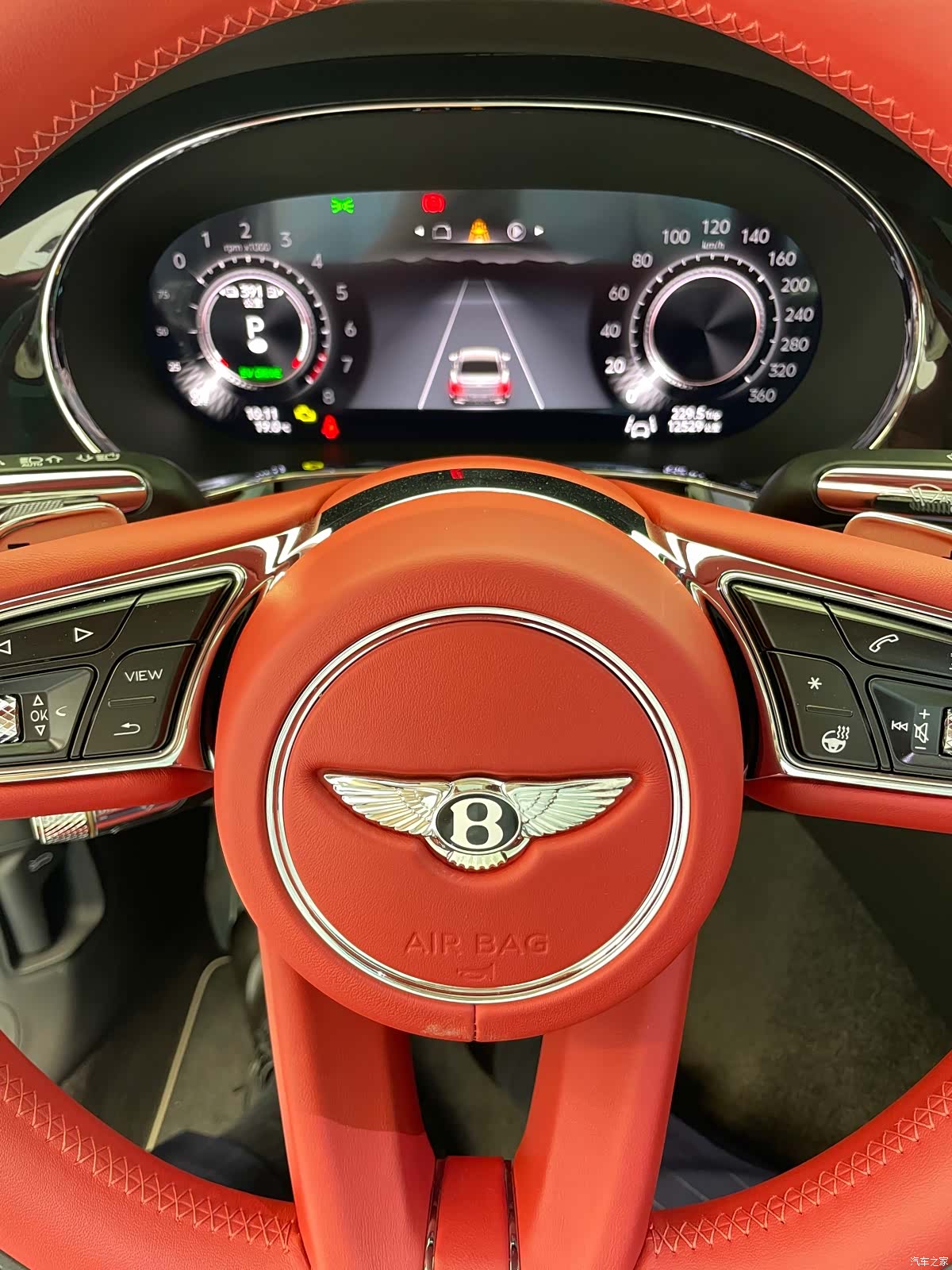Bentley Flying Spur, 2025 13