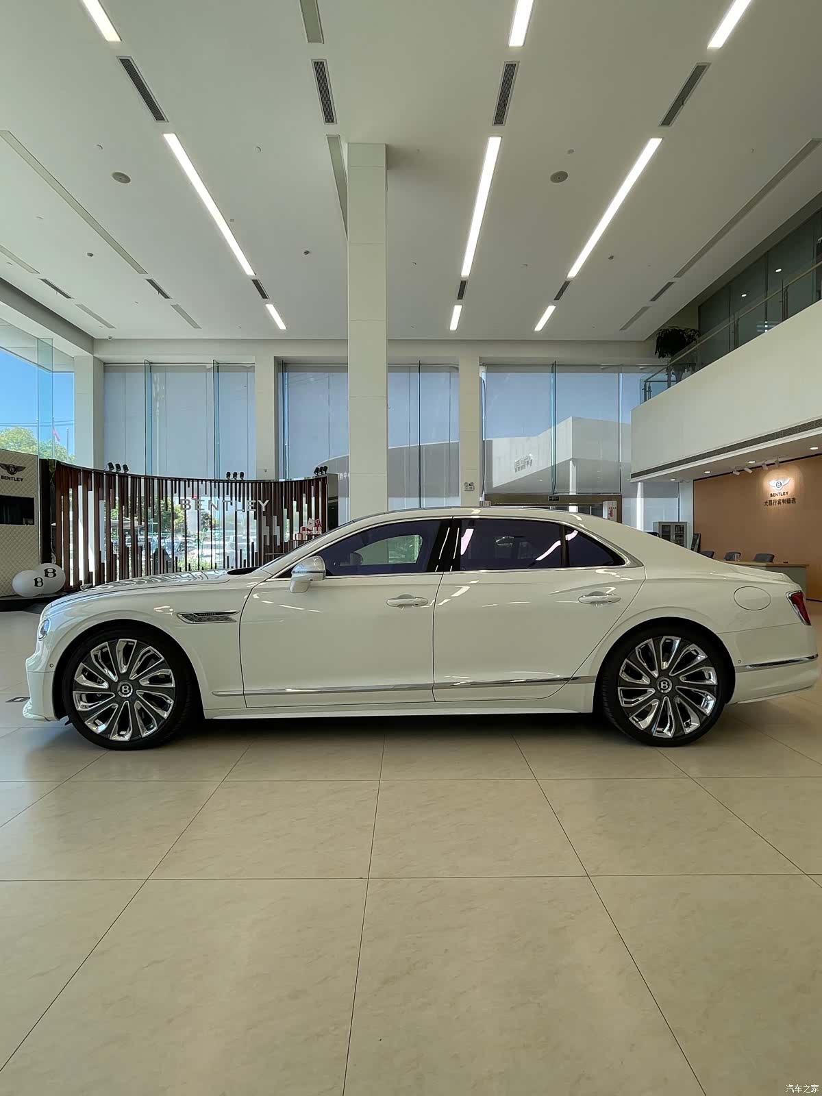 Bentley Flying Spur, 2025 все фото