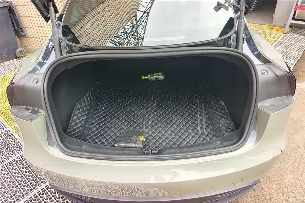 Tesla Model 3, 2024 4