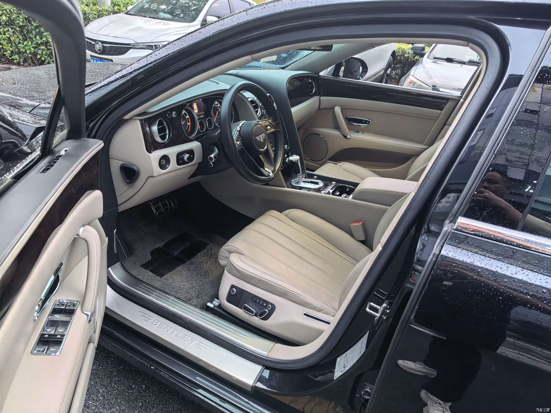 Bentley Flying Spur, 2015 12