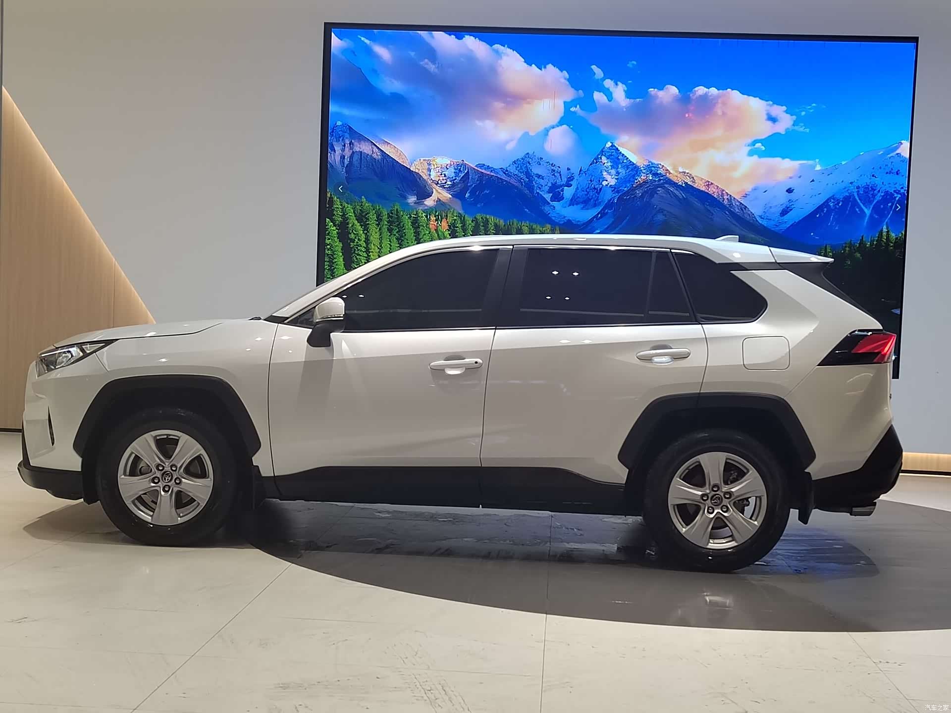 Toyota RAV4, 2022 4