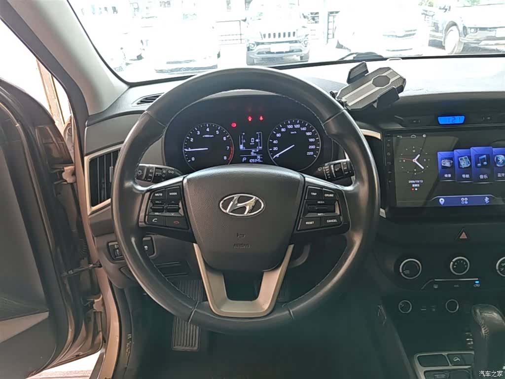 Hyundai ix25, 2016 11