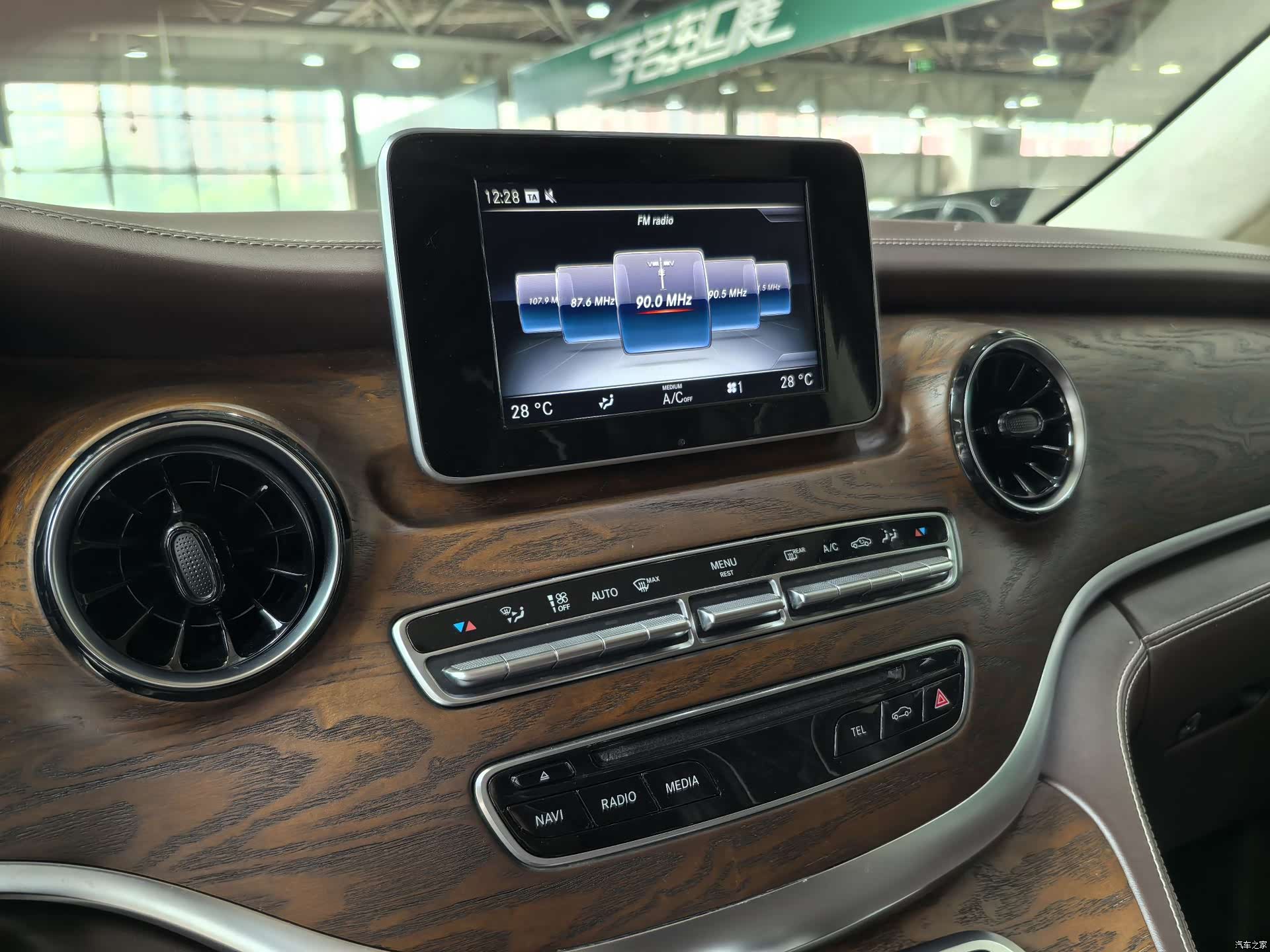 Mercedes-Benz V-Class, 2020 9