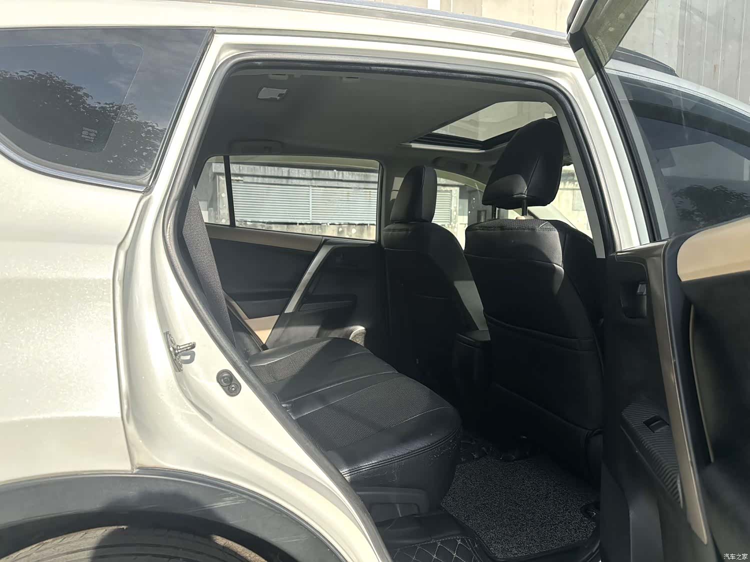Toyota RAV4, 2015 7