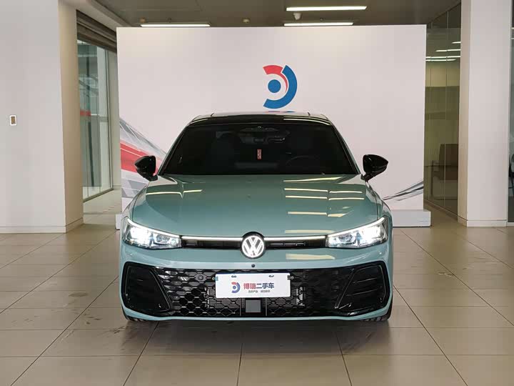 Volkswagen Passat, 2024 года фото 3