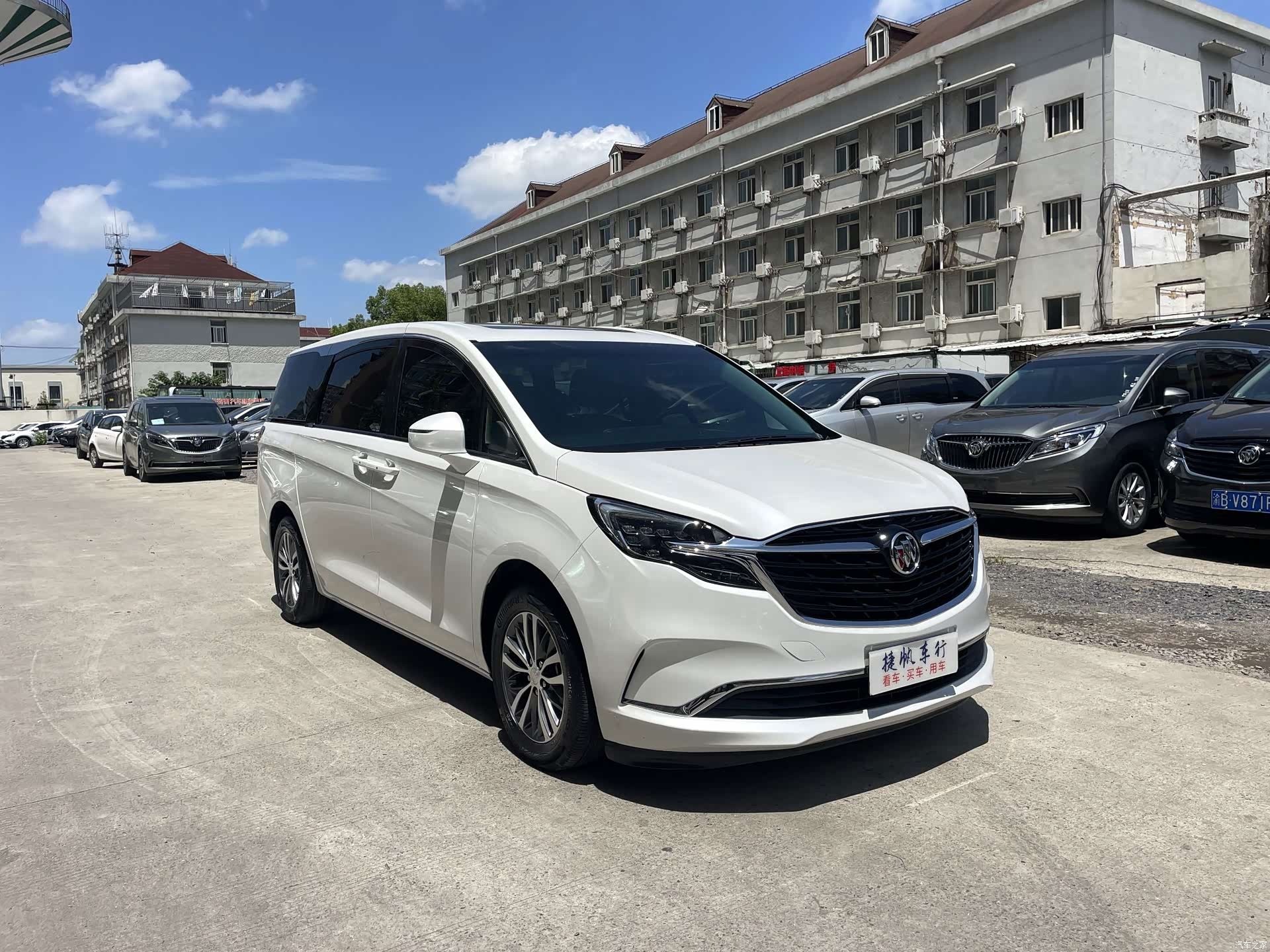 Buick GL8, 2022 3