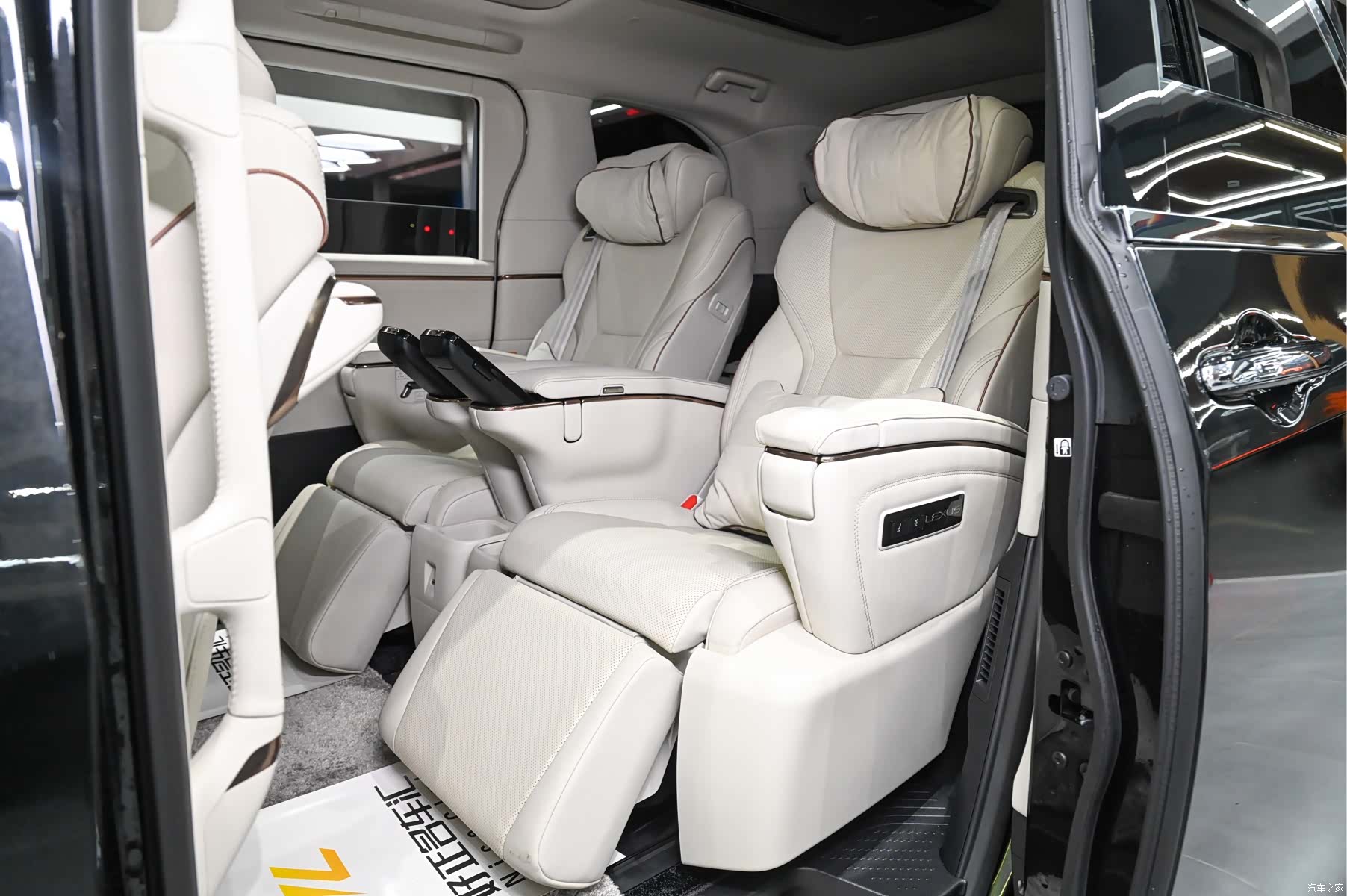 Lexus LM, 2024 10