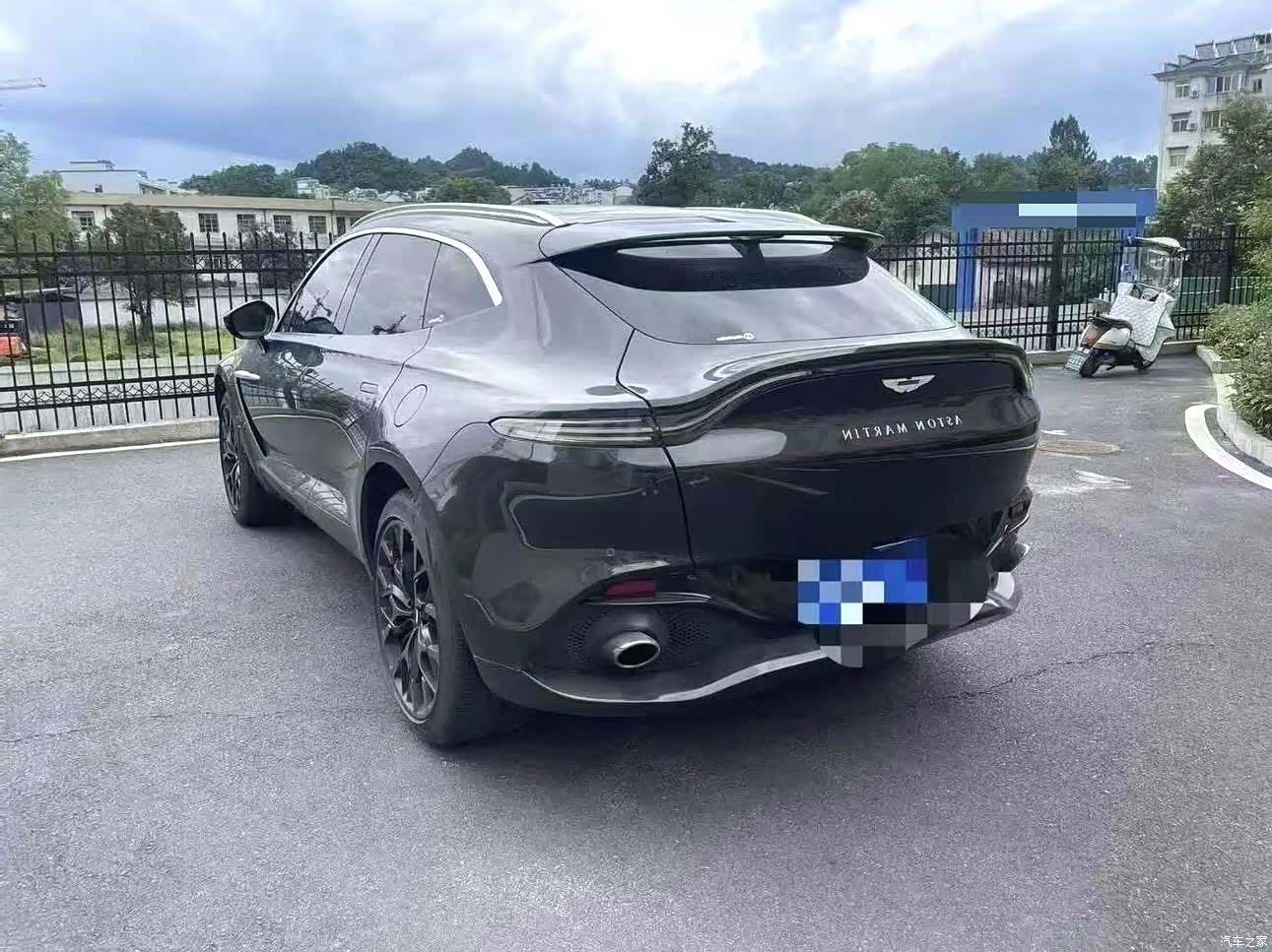 Aston Martin DBX, 2022 4