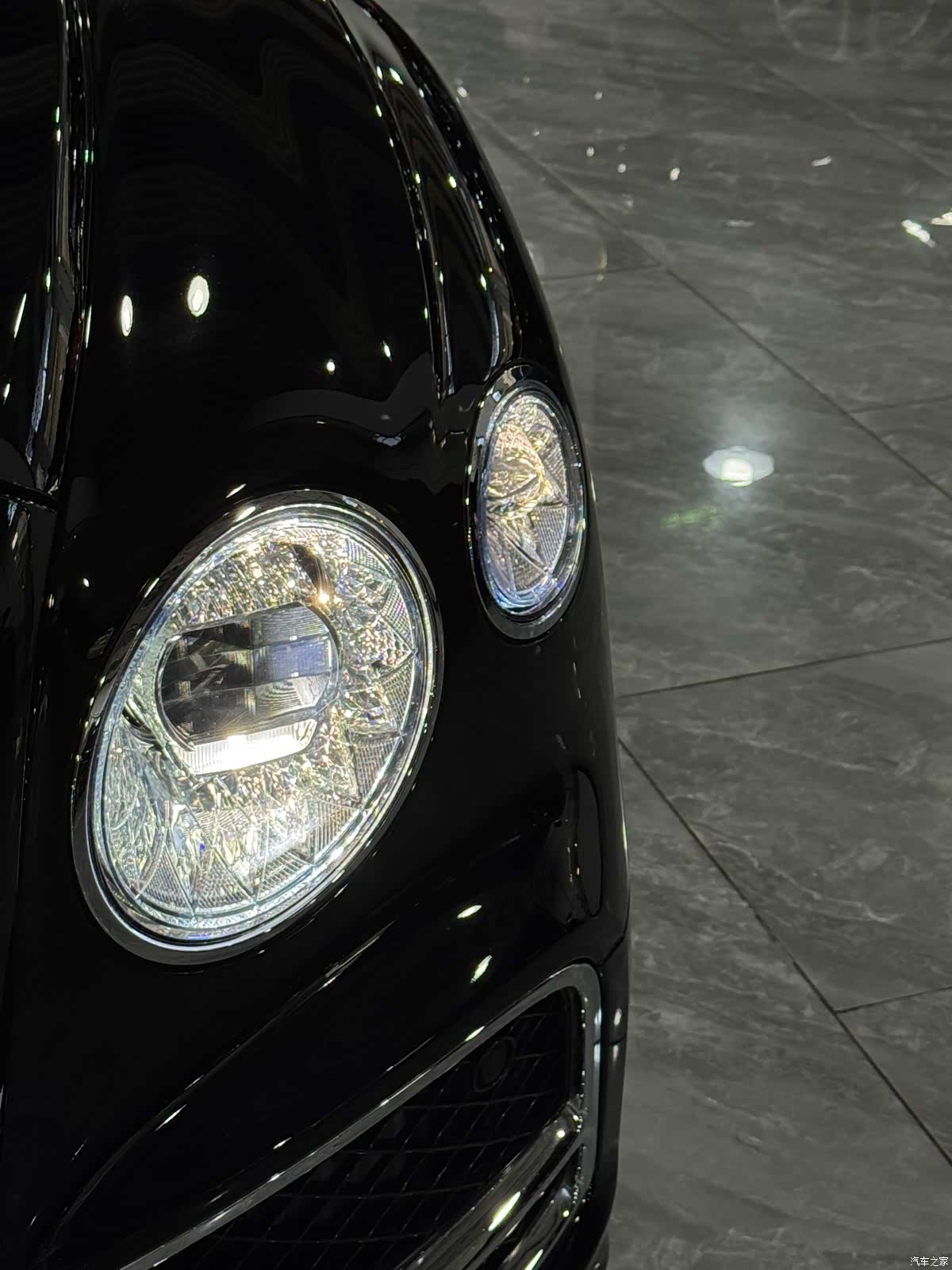 Bentley Flying Spur, 2025 13