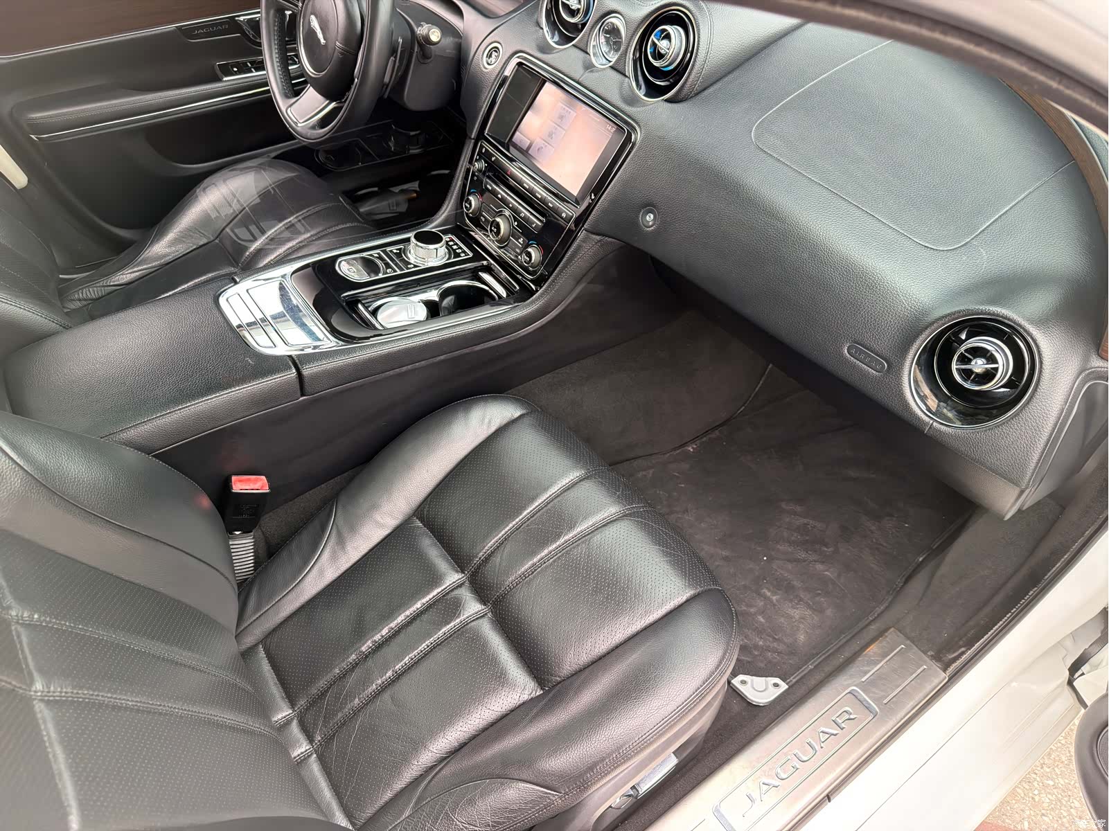 Jaguar XJ, 2015 10