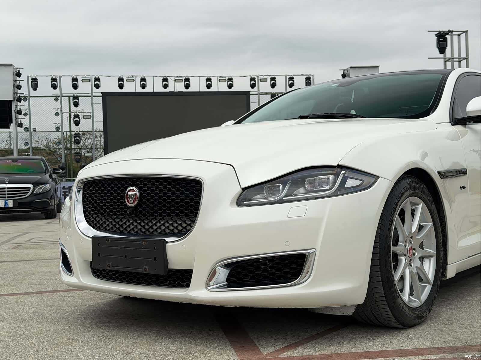 Jaguar XJ, 2015 4