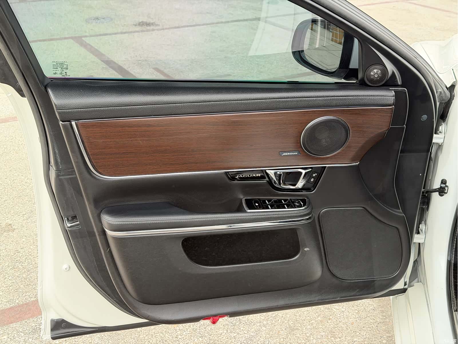 Jaguar XJ, 2015 8