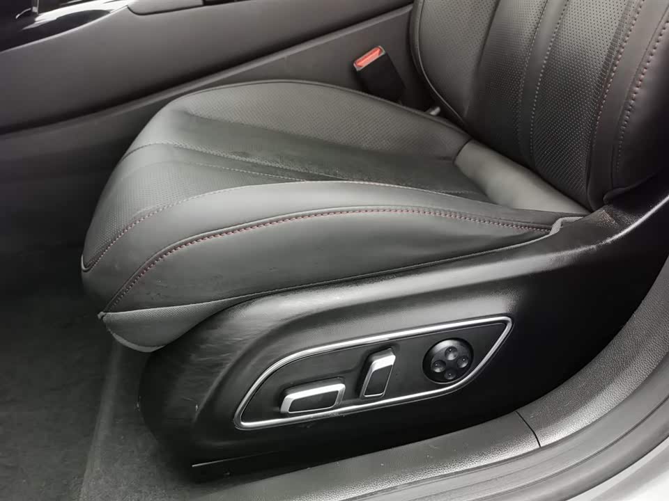 XPENG P7