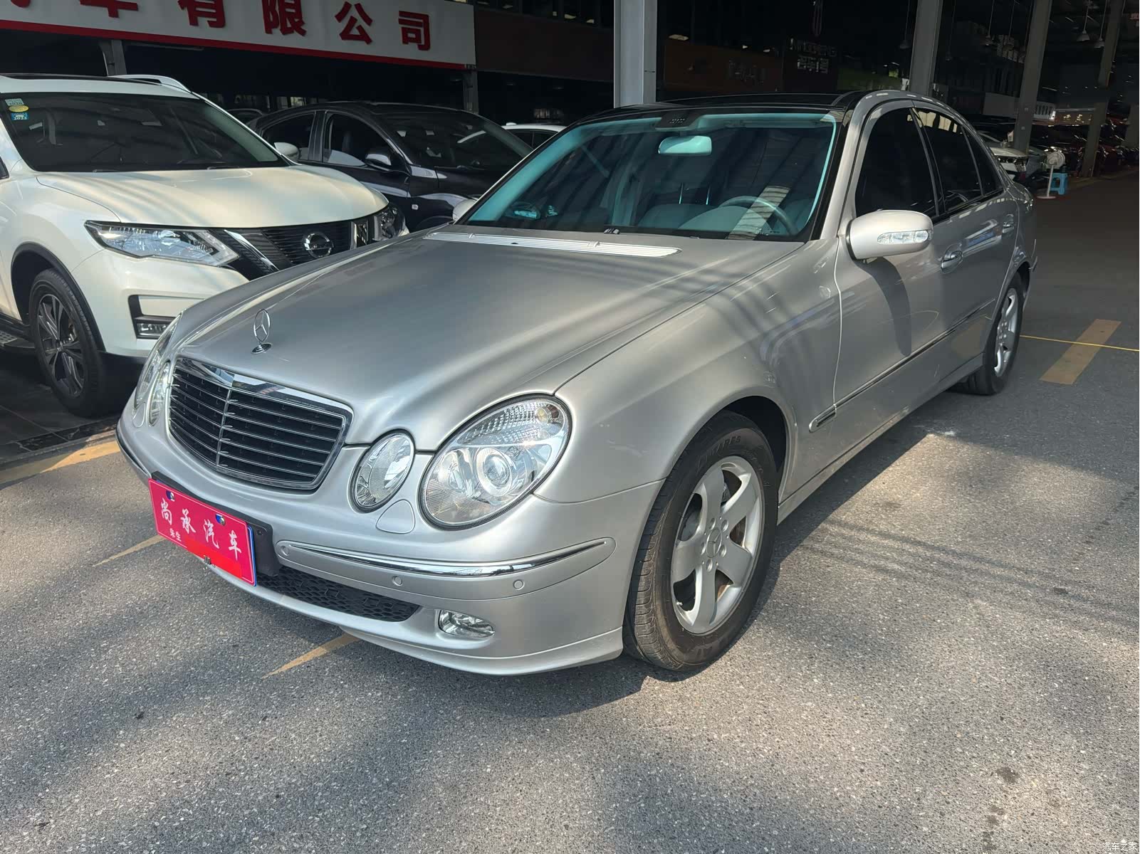 Mercedes-Benz E-Class, 2005 1